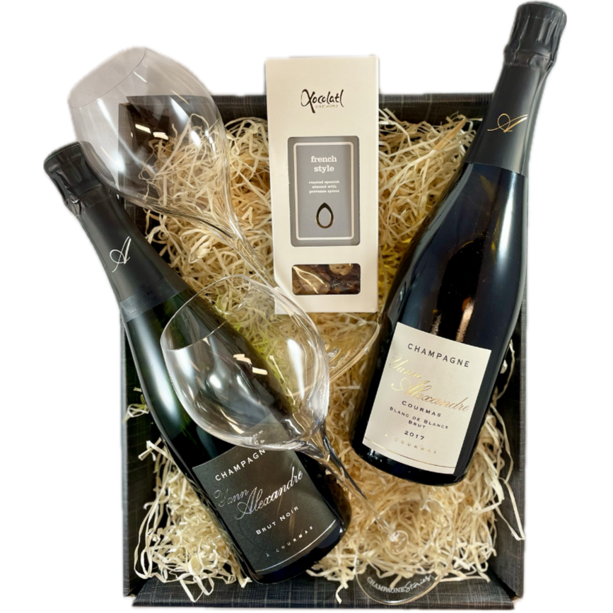 2 flasker champagne, 2 Grand Jamesse champagneglas, mandler og champagne stopper med Champagne Stories logo, Champagne Yann Alexander, Brut Noir og Årgangschampagne 2017, mandler fra Xocolatl French Style