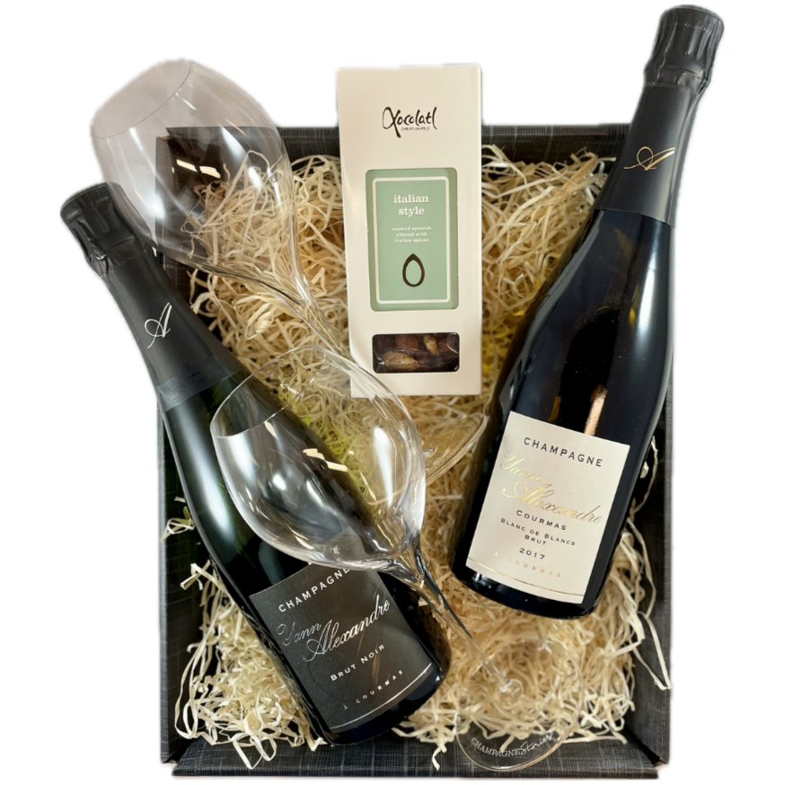 2 flasker champagne, 2 Grand Jamesse champagneglas, mandler og champagne stopper med Champagne Stories logo, Champagne Yann Alexander, Brut Noir og Årgangschampagne 2017, mandler fra Xocolatl French Style