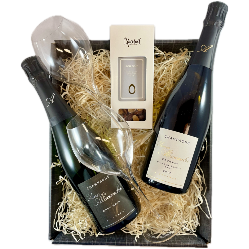 2 flasker champagne, 2 Grand Jamesse champagneglas, mandler og champagne stopper med Champagne Stories logo, Champagne Yann Alexander, Brut Noir og Årgangschampagne 2017, mandler fra Xocolatl French Style