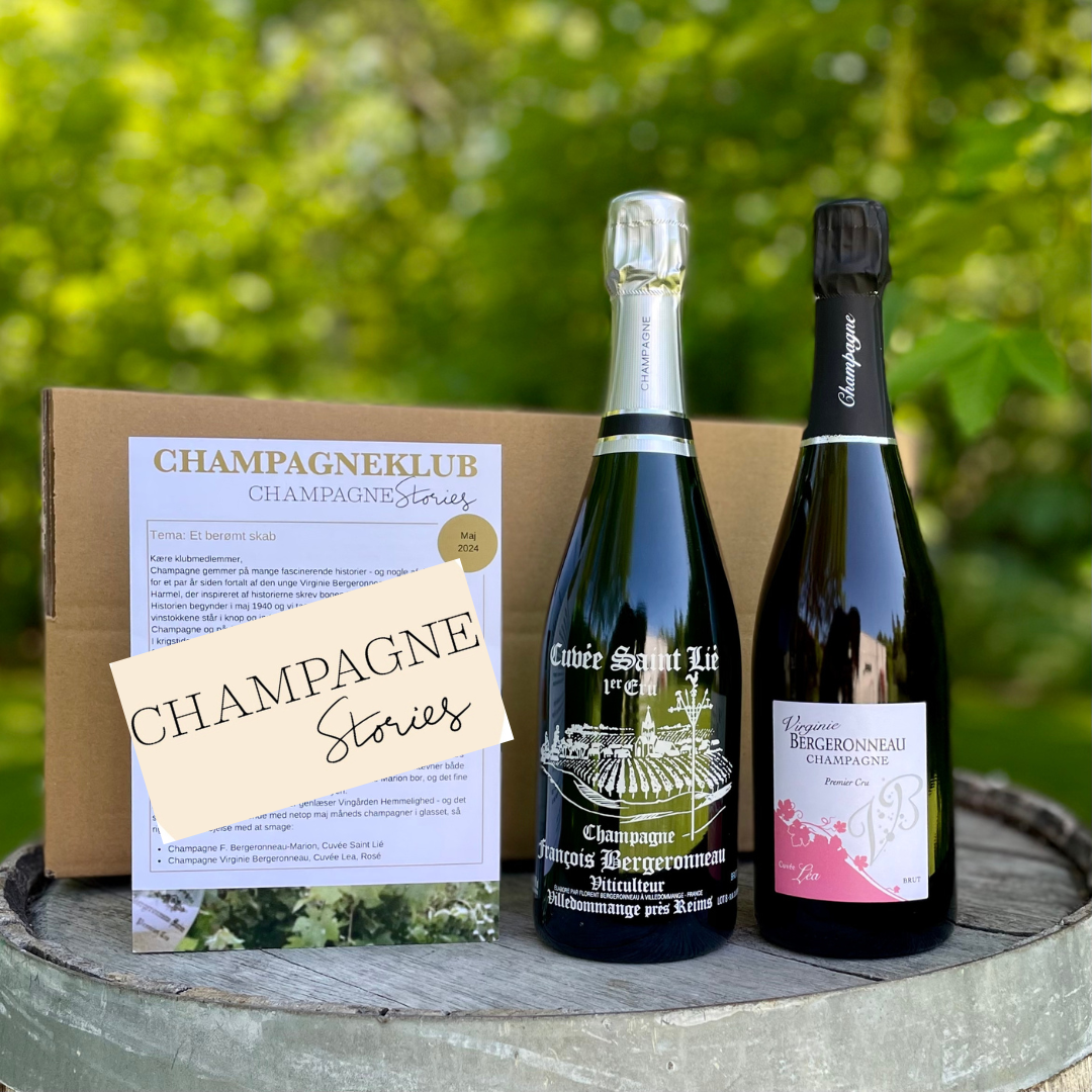 flasker champagne står på en tønde med en brun kasse og med en klubflyer ved siden af, grøn baggrund,  Champagne F. Bergeronneau-Marion, Sant Lie & Champagne Virginie Bergeonneau, Cuvée Léa, rosé champagne