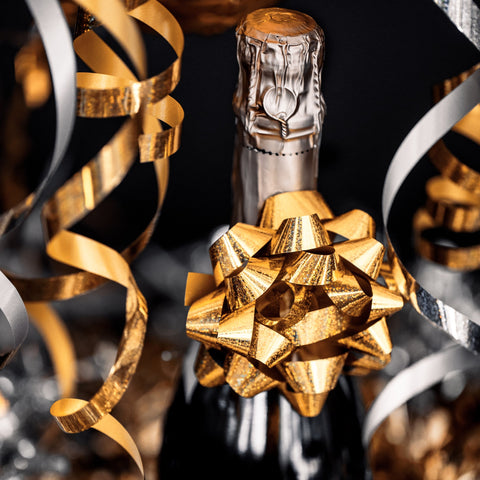 Champagne med guldsløjfe til jul og nytår