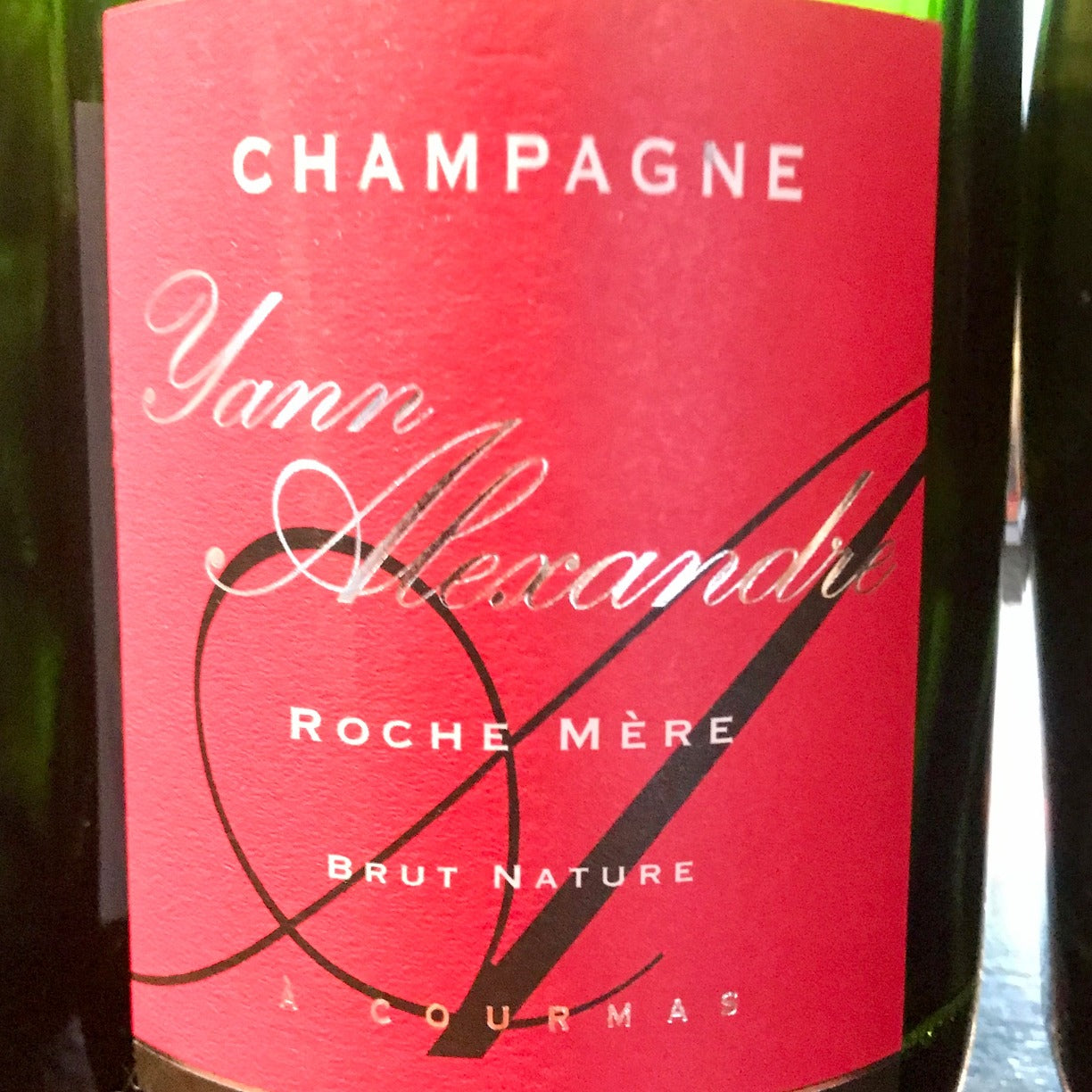 Close up af rød etikette, Champagne Yann Alexandre, Roche Mere, Brut Nature