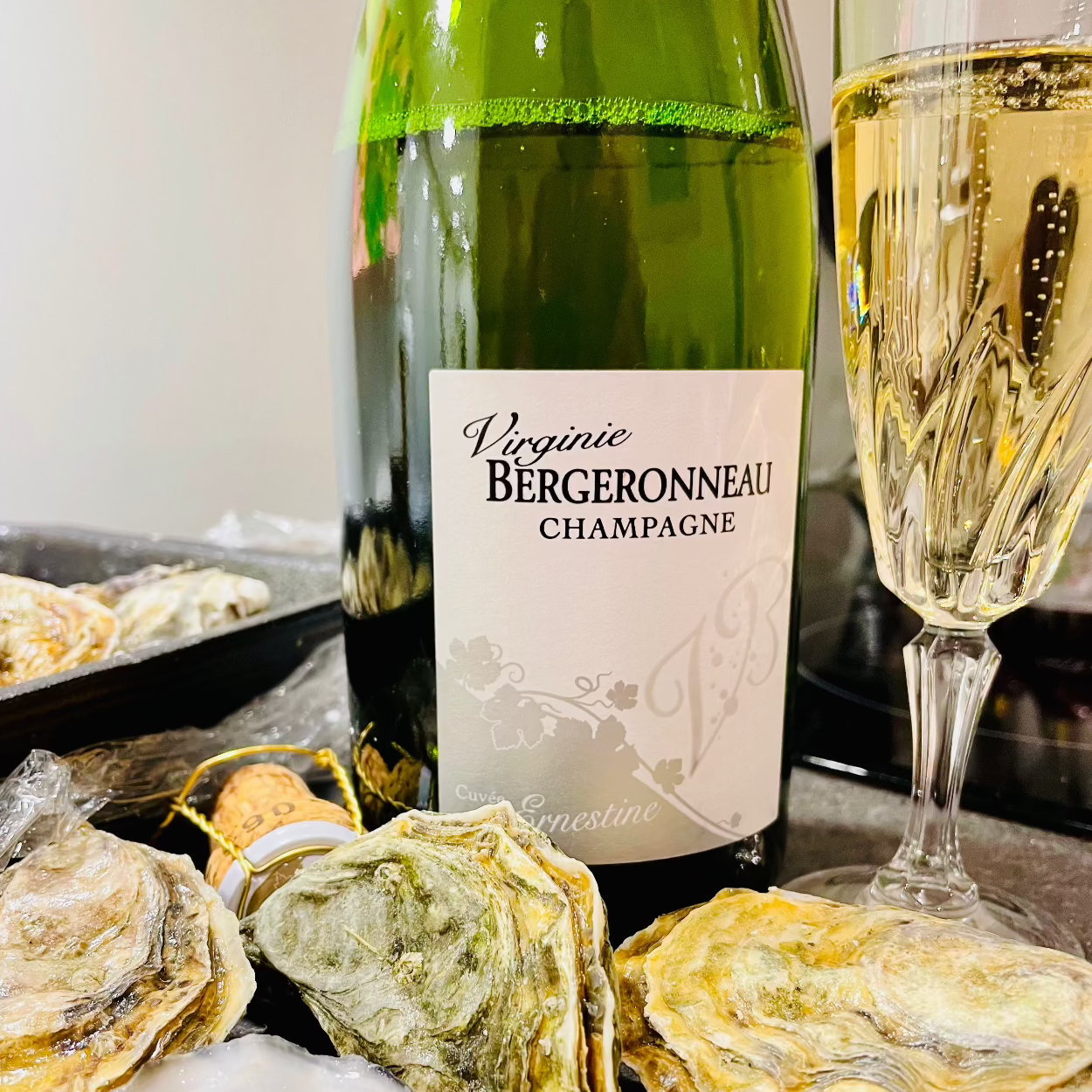 Champagne Virginie Bergeronneau, Cuvée Ernestine, champagneglas og Østers